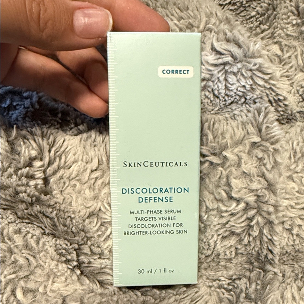 SkinCeuticals Discoloration Defense Serum - Light Green